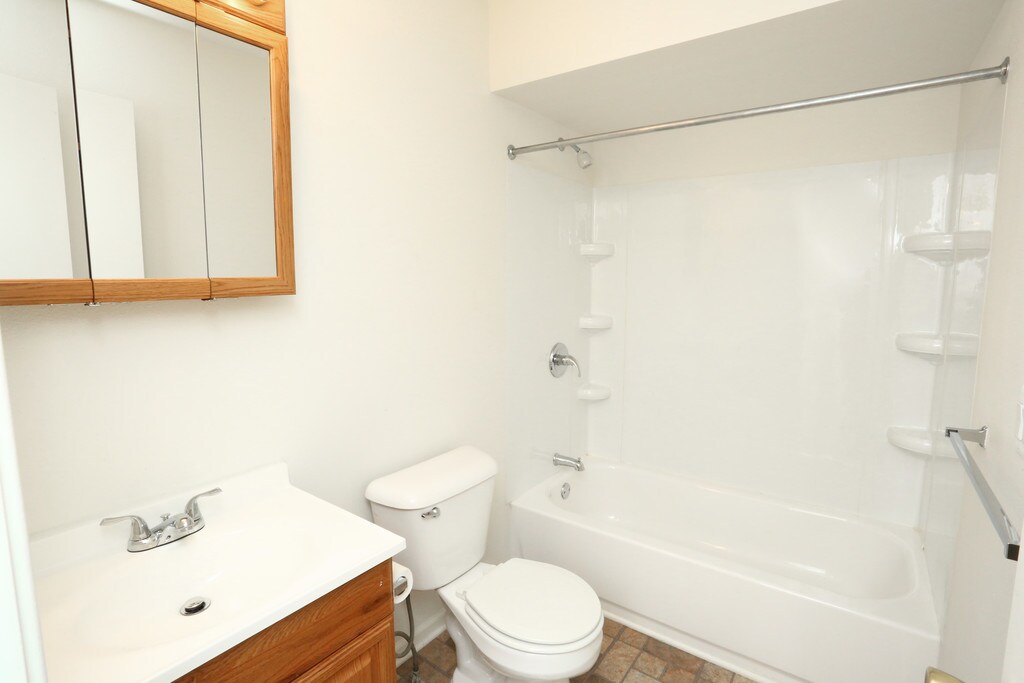 GolfView Apartments By The Bay Essexville, MI Apartments For Rent