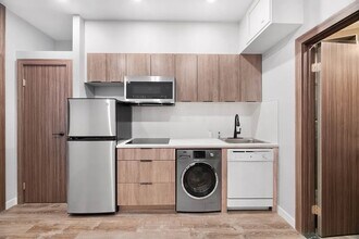 437 W 46th St in New York, NY - Foto de edificio - Building Photo