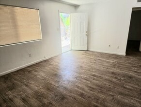 107-109 Woodrow Ave in Bakersfield, CA - Building Photo - Building Photo