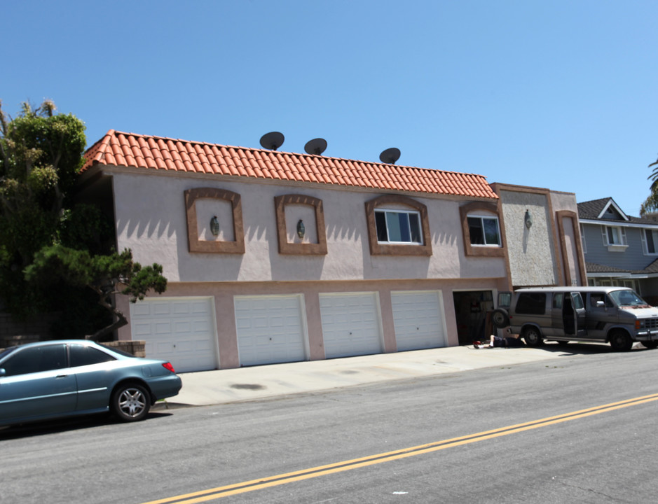 312 10th St in Huntington Beach, CA - Building Photo