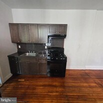 4113 N 8th St in Philadelphia, PA - Building Photo