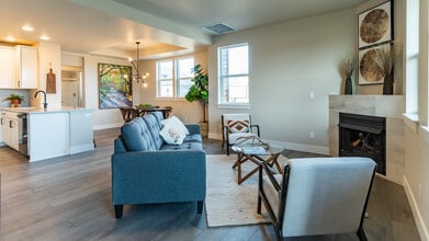 63104 Sophwith Ln, Unit A in Bend, OR - Foto de edificio - Building Photo