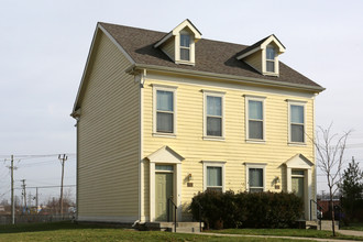 Grand Oaks in Lexington, KY - Building Photo - Building Photo