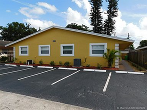 5972 NW 19th St in Lauderhill, FL - Building Photo - Building Photo