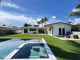 1709 SW 5th Pl, Unit 07V-206 in Fort Lauderdale, FL - Building Photo