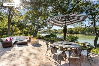 3693 Pine Neck Rd in Southold, NY - Building Photo - Building Photo