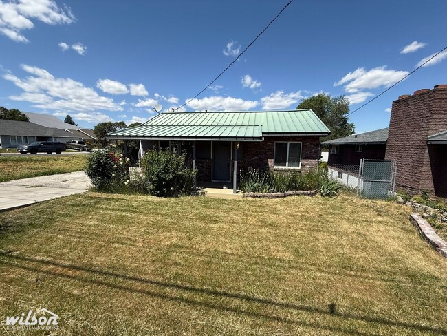 property at 1007 W Fremont Ave