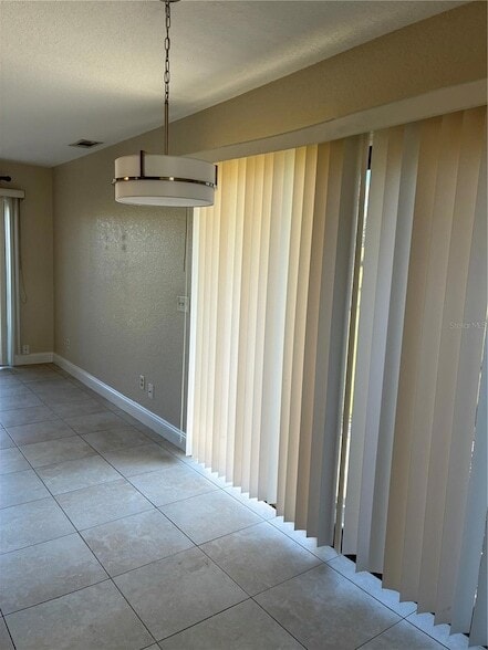 16513 Lake Brigadoon Cir in Tampa, FL - Foto de edificio - Building Photo