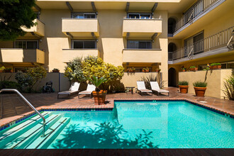 2311 4th St in Santa Monica, CA - Building Photo - Building Photo
