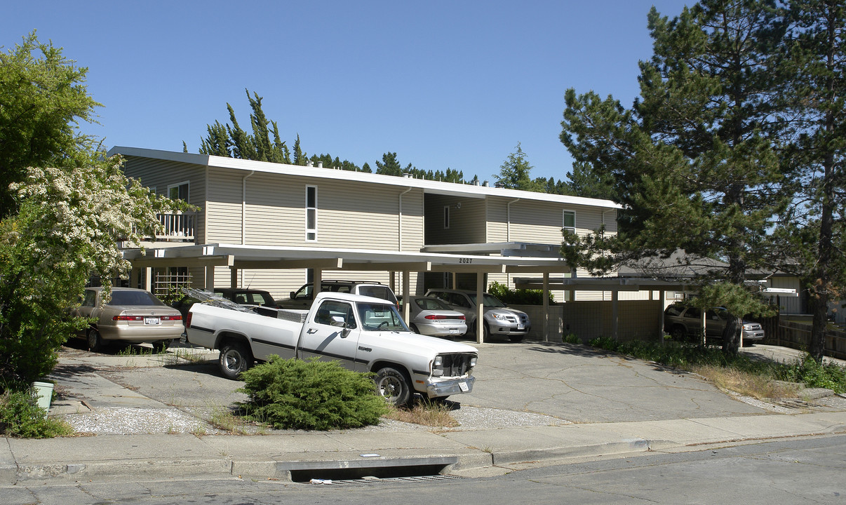 2027 Ascot Dr in Moraga, CA - Building Photo