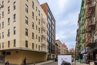 199 Mott St in New York, NY - Foto de edificio - Building Photo