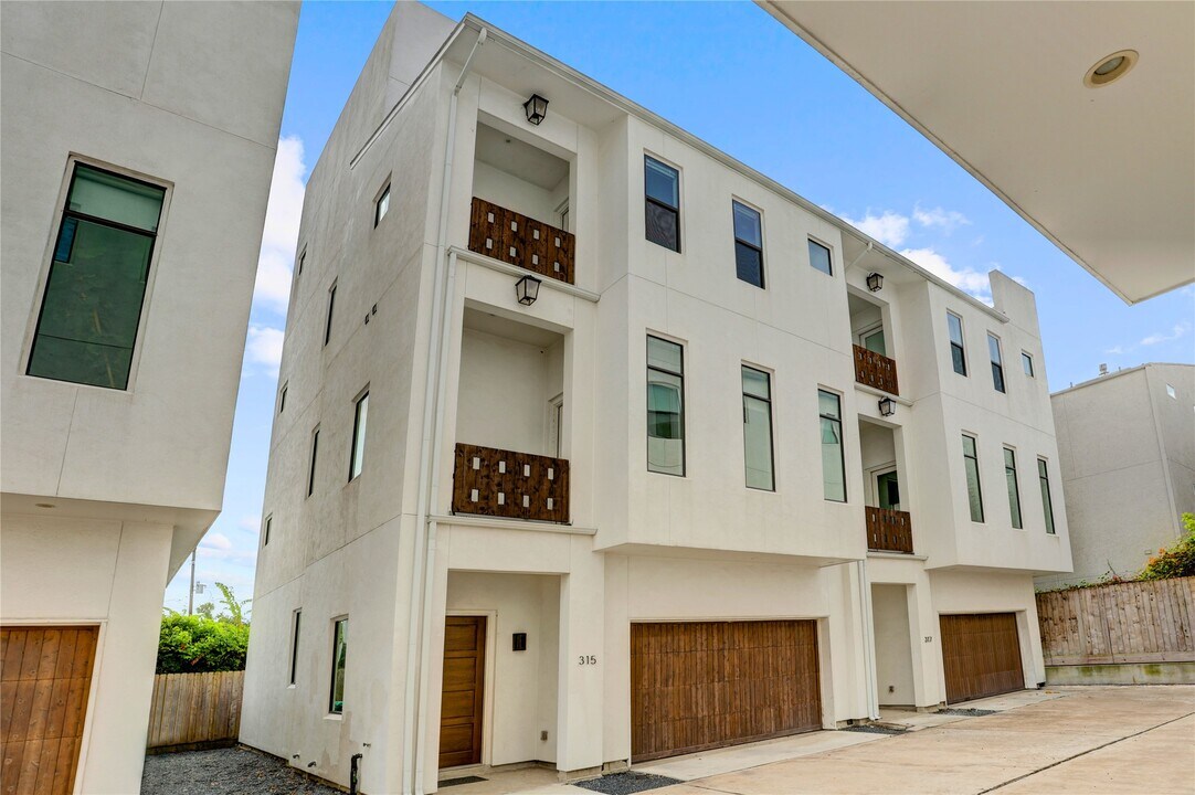 315 E 2nd St in Houston, TX - Building Photo