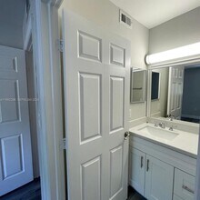 301 Palm Cir E in Pembroke Pines, FL - Building Photo - Building Photo