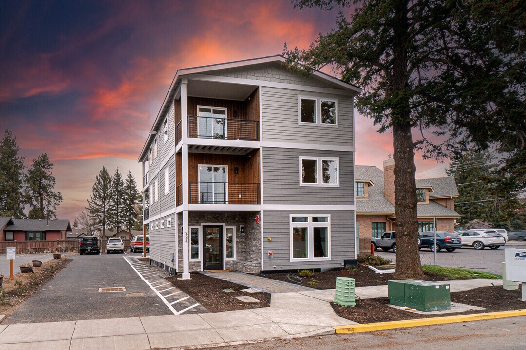 224 SE Vine Ln, Unit 3 in Bend, OR - Foto de edificio