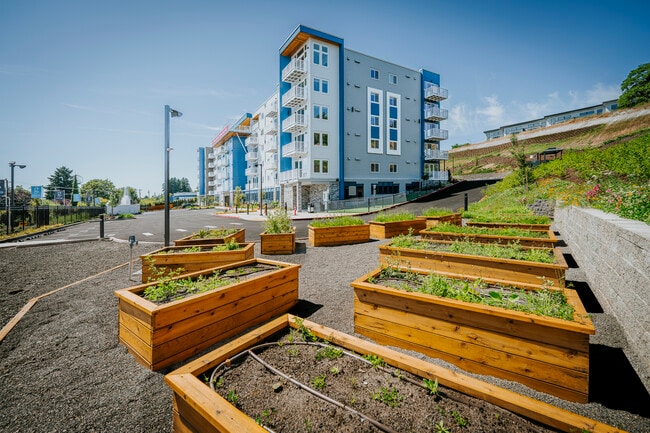 Grand Vista Apartments in Vancouver, WA - Building Photo - Building Photo