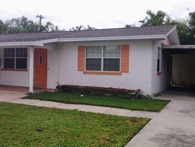 1924 Coronado Rd in Ft. Myers, FL - Building Photo - Building Photo