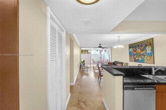 10825 SW 112th Ave in Miami, FL - Building Photo - Building Photo