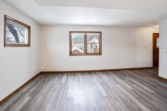 809 Washington St in Cedar Falls, IA - Building Photo - Building Photo