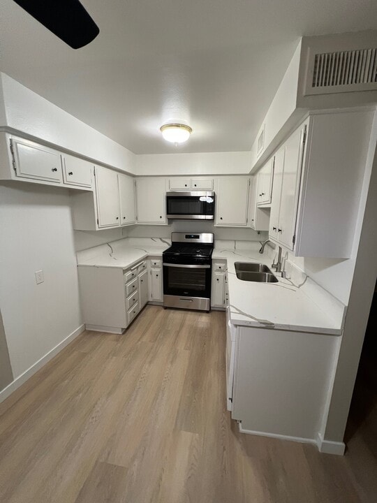 Mulberry West in Encino, CA - Foto de edificio