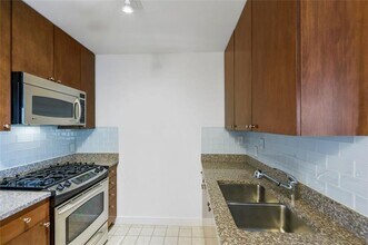 3338 Peachtree Rd NE in Atlanta, GA - Building Photo - Building Photo