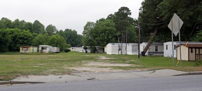 Azalea Court Mobile Home Park in Sumter, SC - Foto de edificio - Building Photo