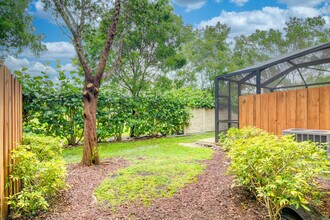 10366 Wellington Parc Dr in Wellington, FL - Building Photo - Building Photo