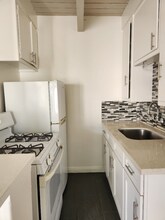 1909 Beachwood Dr in Los Angeles, CA - Building Photo - Building Photo