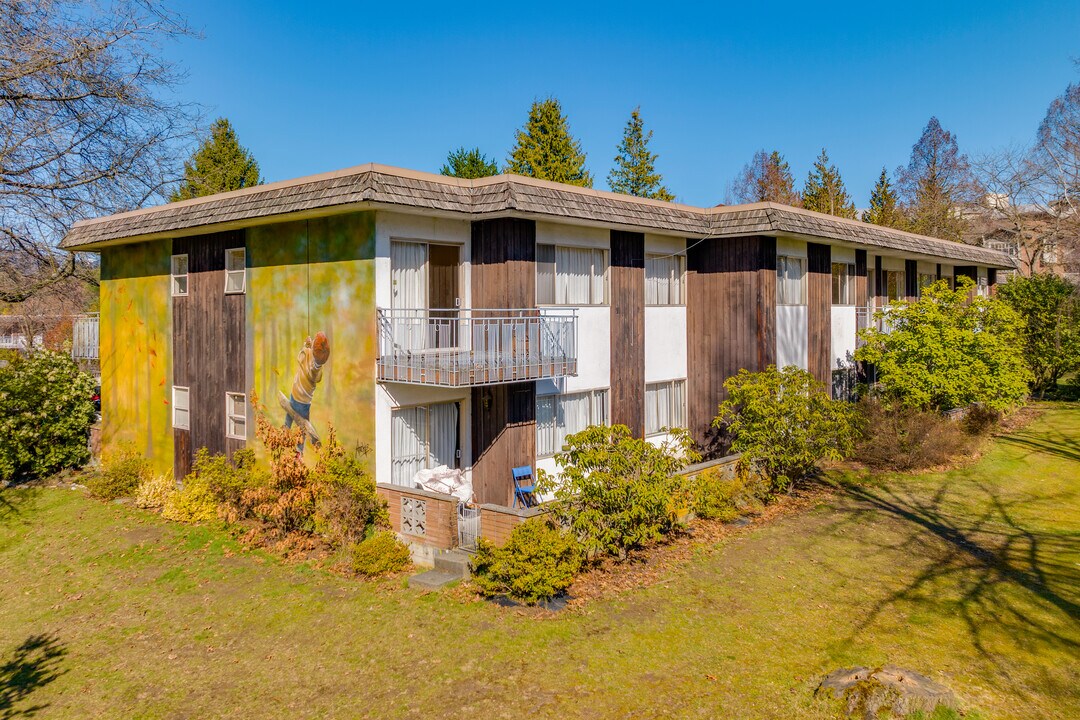 Quilchena Gardens in Vancouver, BC - Building Photo