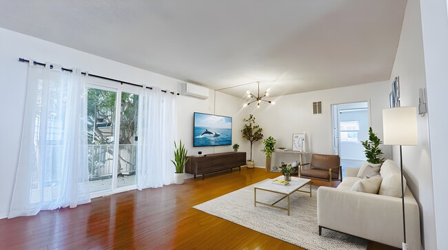 445 E Magnolia Blvd in Burbank, CA - Building Photo - Building Photo