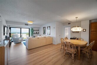 77 Crandon Blvd in Key Biscayne, FL - Building Photo - Building Photo