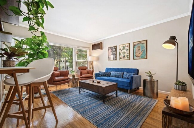 3319 Barham Blvd, Unit 3319