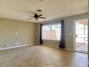 236 S American St in Ridgecrest, CA - Foto de edificio - Building Photo