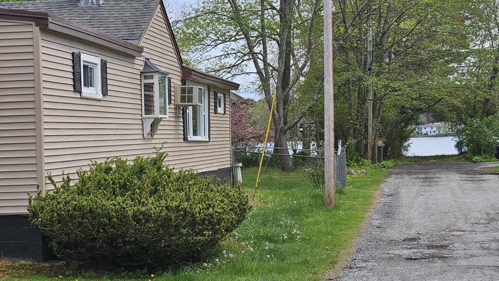 2 Hedgeway St in Ayer, MA - Building Photo