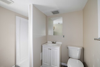 17 Juliustown Rd in Browns Mills, NJ - Building Photo - Interior Photo