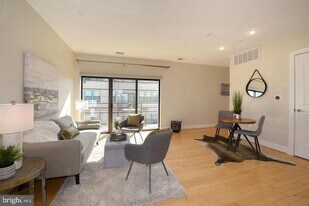5201 Wisconsin Ave NW in Washington, DC - Building Photo