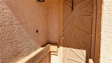722 Peregrine Falcon St in Henderson, NV - Building Photo - Building Photo