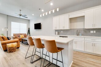 114 Gadwall Dr in Youngsville, LA - Foto de edificio - Building Photo