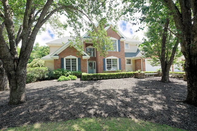 property at 1546 Glenlake Cir