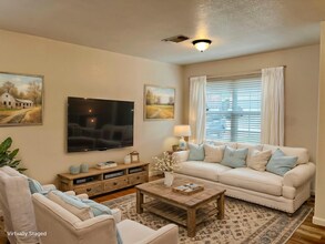 7115 Sun Valley Dr in San Antonio, TX - Building Photo - Building Photo