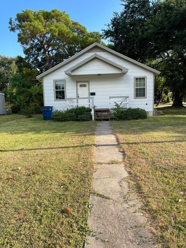property at 302 10th Ave N
