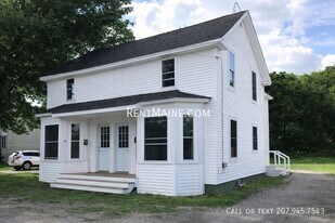 16 Congress St in Old Town, ME - Building Photo