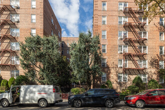 Blossom Gardens Apartments in Flushing, NY - Building Photo - Building Photo