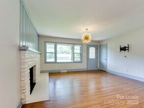 3921 Sheffield Dr in Charlotte, NC - Building Photo - Building Photo