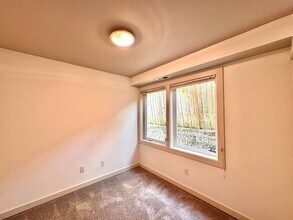 1409 N Northgate Way in Seattle, WA - Building Photo - Building Photo