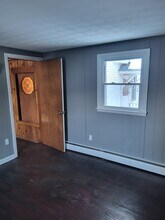 107 Meadow St in Winchester, CT - Building Photo - Building Photo