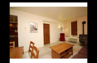 28 Symphony Rd, Unit 1 in Boston, MA - Foto de edificio - Building Photo