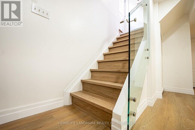 5848 Chorley Pl in Mississauga, ON - Building Photo - Building Photo