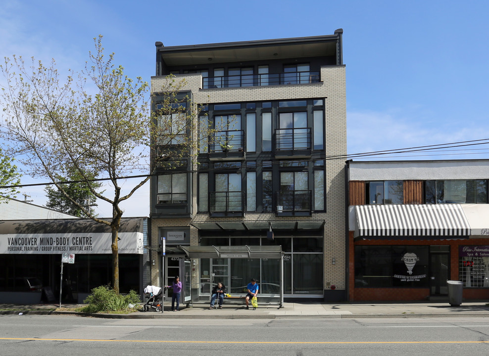 4372 Fraser St in Vancouver, BC - Building Photo