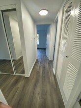 1919 Prairie Sq, Unit 123 in Schaumburg, IL - Foto de edificio - Building Photo