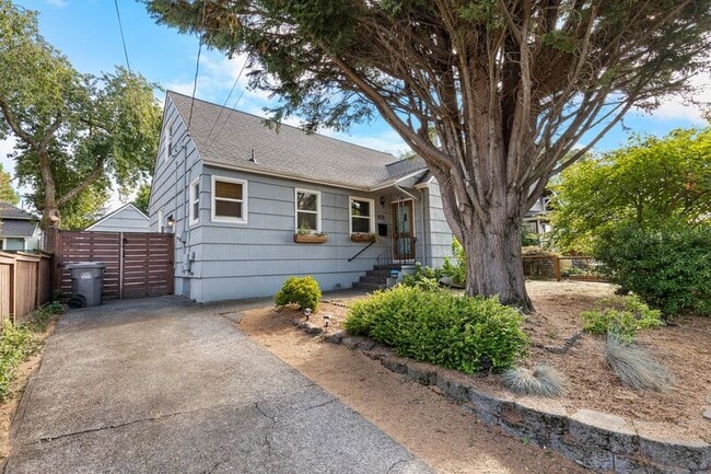 property at 828 N Webster St